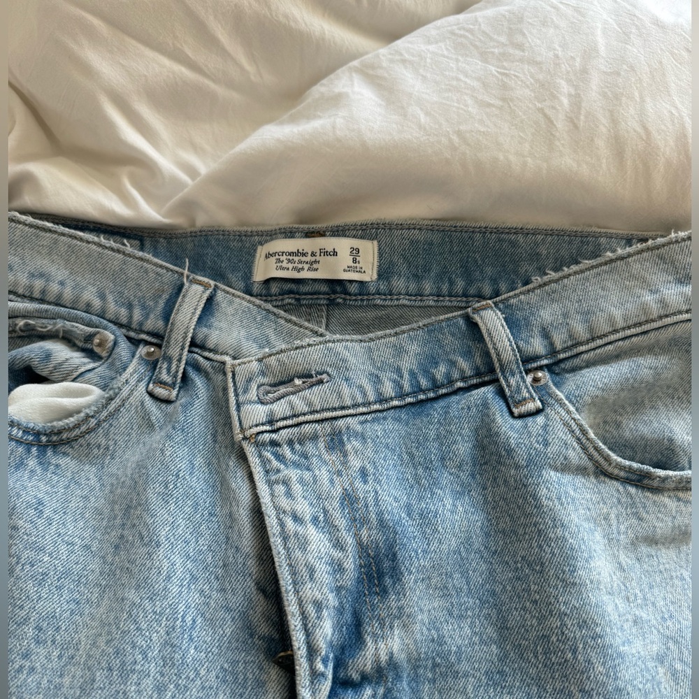 Abercrombie 90s Ultra High Rise Straight Jeans size 29 / 8